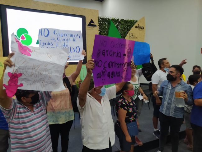 Habitantes de Sitilpech exigen cierre de granja porcícola en Expo Foro Ambiental