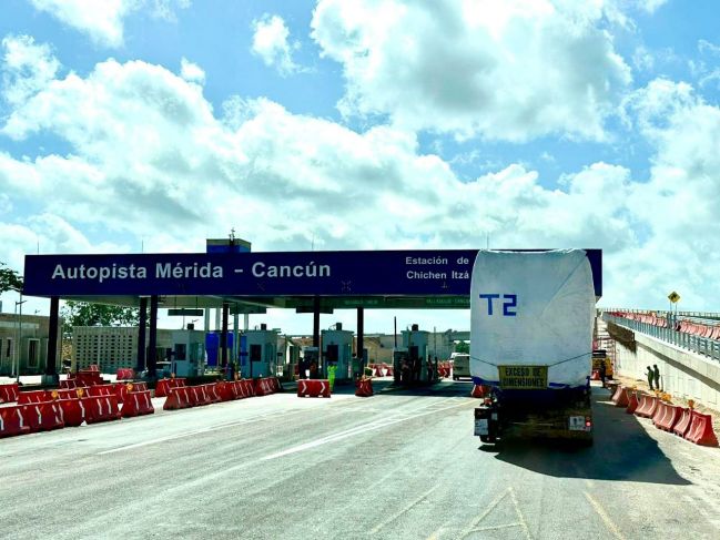 Arriban a Cancún otros tres vagones del Tren Maya