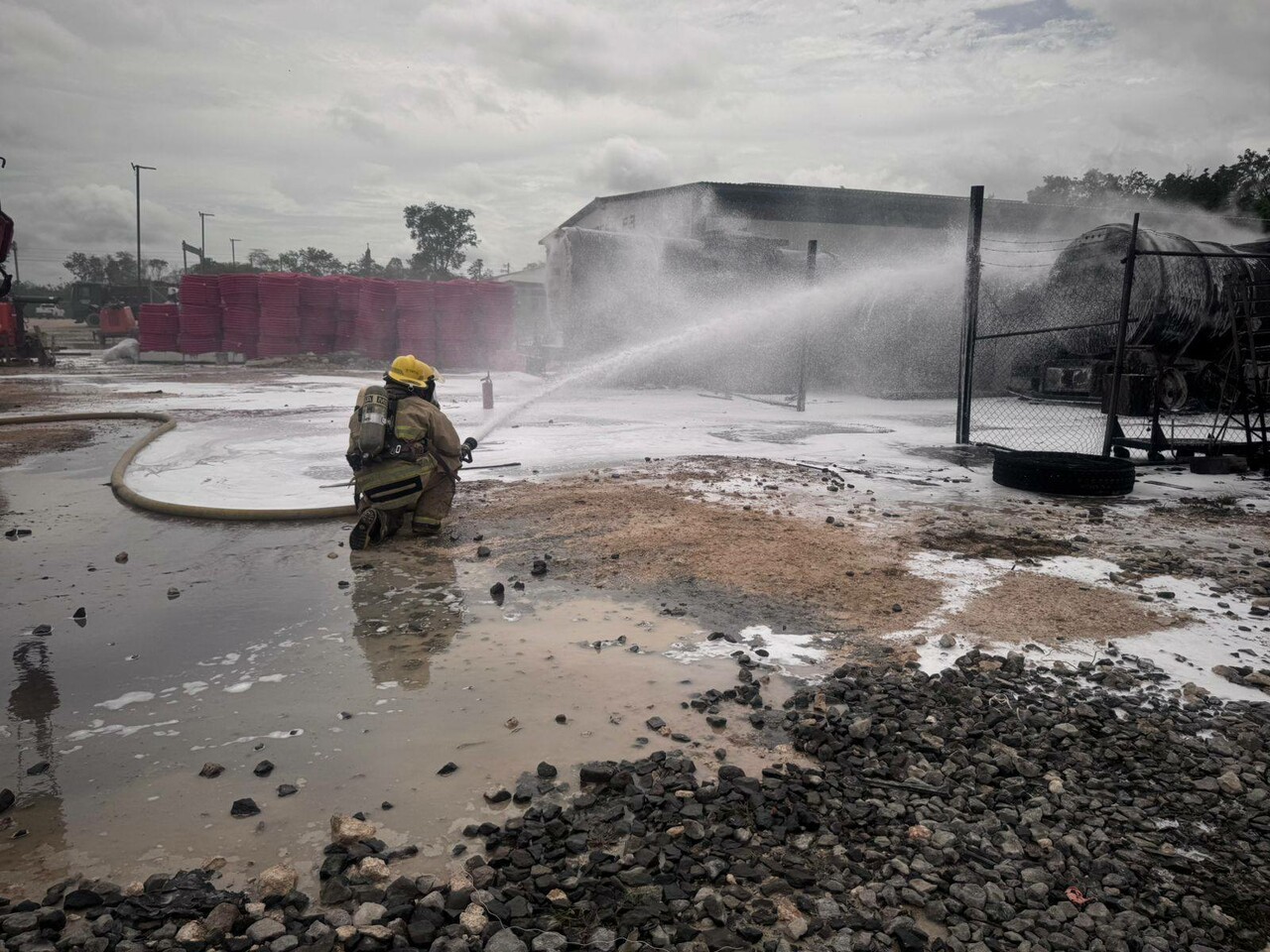 Reportan incendio en campamento del Tren Maya en Felipe Carrillo Puerto
