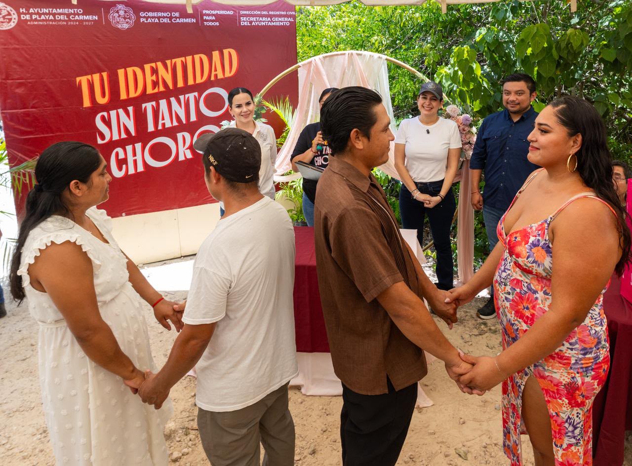 Habitantes de Los Pájaros, comunidad de Playa del Carmen, reciben actas gratuitas