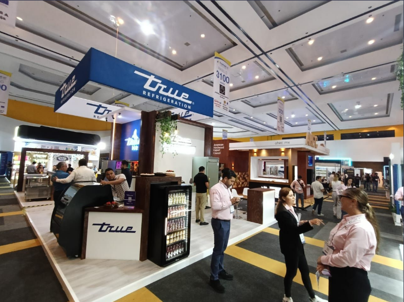 Ofertan novedades en insumos y servicios en la Exphotel Cancún 2026