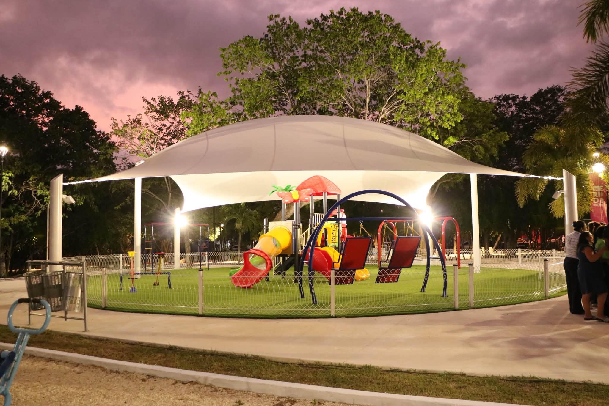 Mérida renueva iluminación en 432 áreas deportivas mediante programa municipal