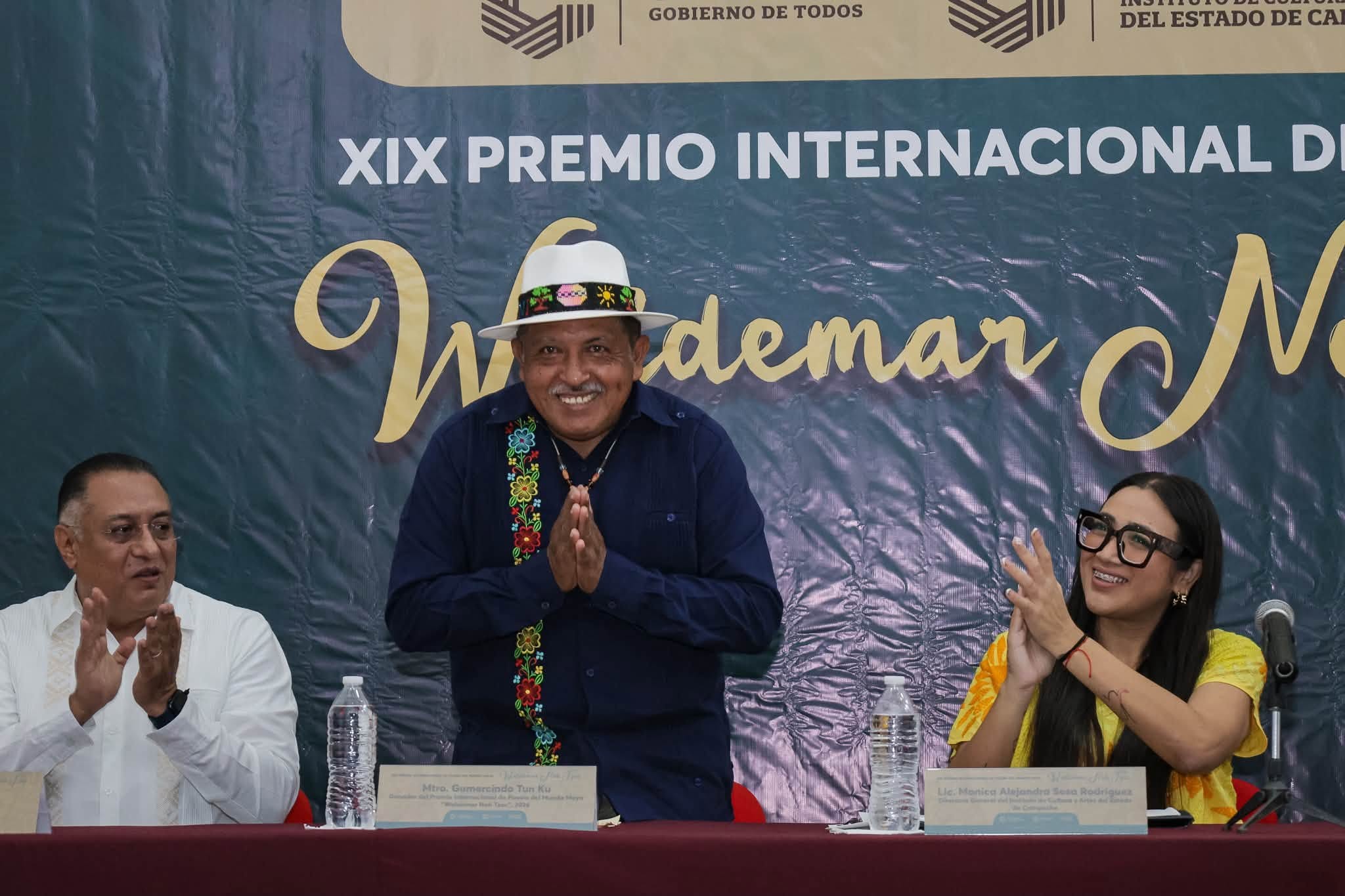Gumersindo Tun Ku recibe el Premio Internacional de Poesía del Mundo Maya