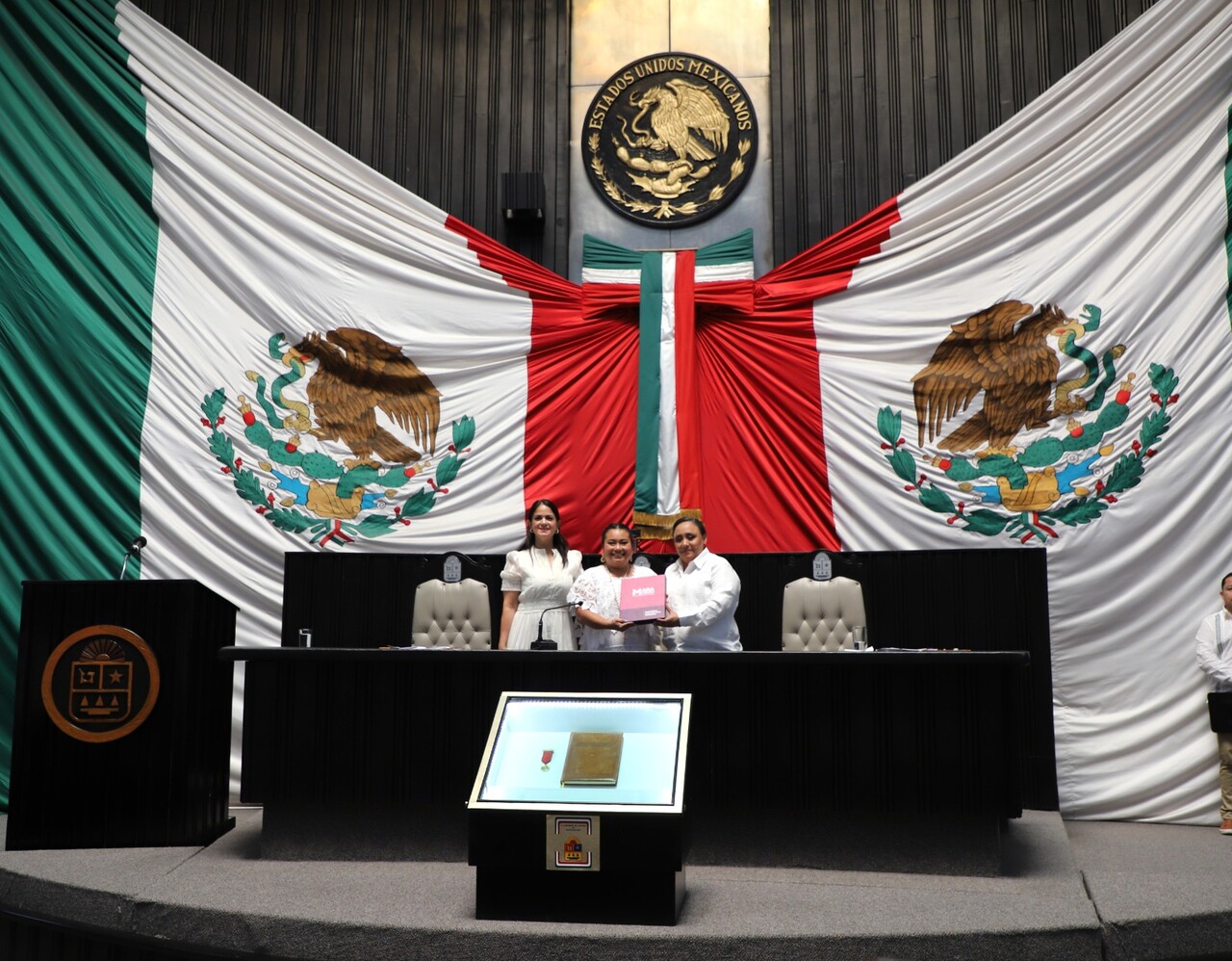 Congreso de QRoo recibe el Tercer Informe de Mara Lezama entre elogios y críticas