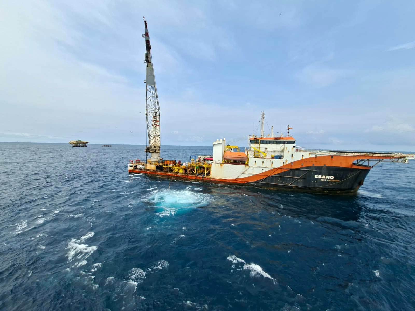 Alertan por nuevo derrame de hidrocarburos en la Sonda de Campeche; Pemex reporta reparación