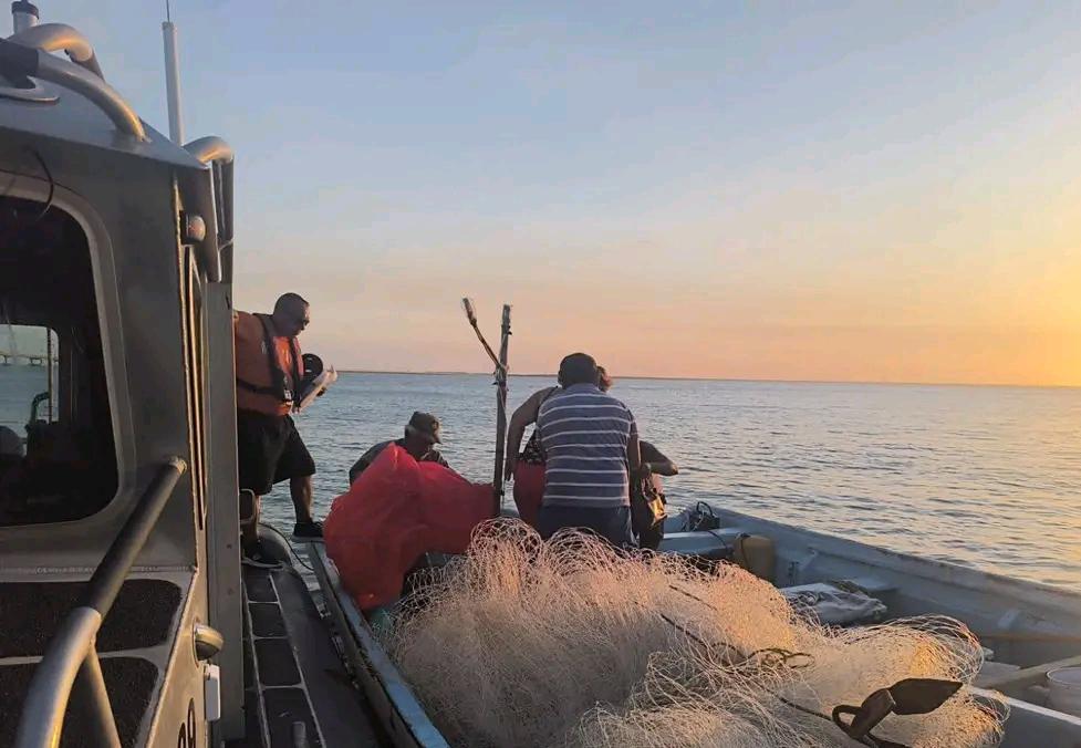 Rescatan a pescador en Sonda de Campeche