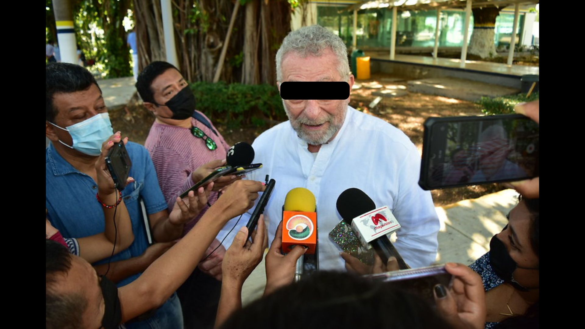 Destapan facturas irregulares de Abud Flores, ex rector de la UACAM; compras y obras sin licitar