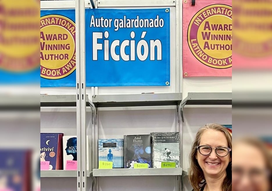 Antolina Ortiz Moore lleva su literatura a Quintana Roo con la presentación de su novela 'Azul humo'
