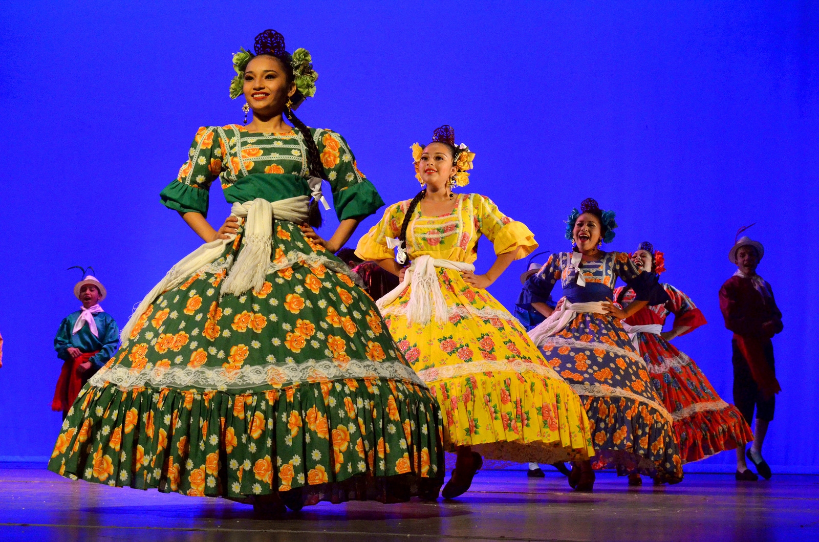 Con jicaritas y pan, presentan el son campechano