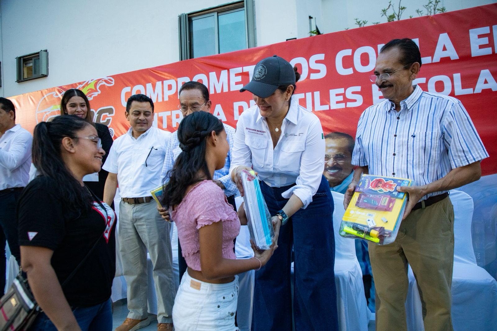 Entrega CROC paquetes de útiles escolares para hijos de sus trabajadores en Playa del Carmen