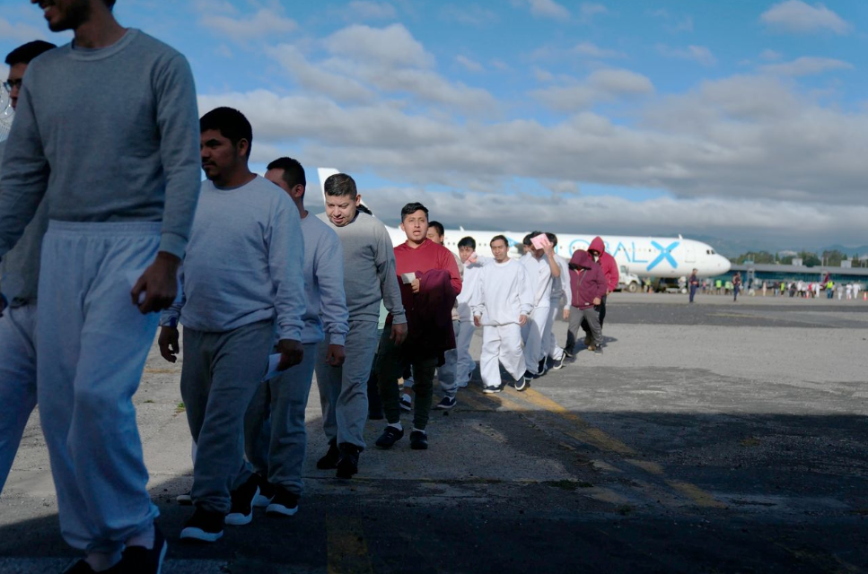 Deportaciones de EU a terceros países desencadenan ''cascada de violaciones'' de DH: ONU