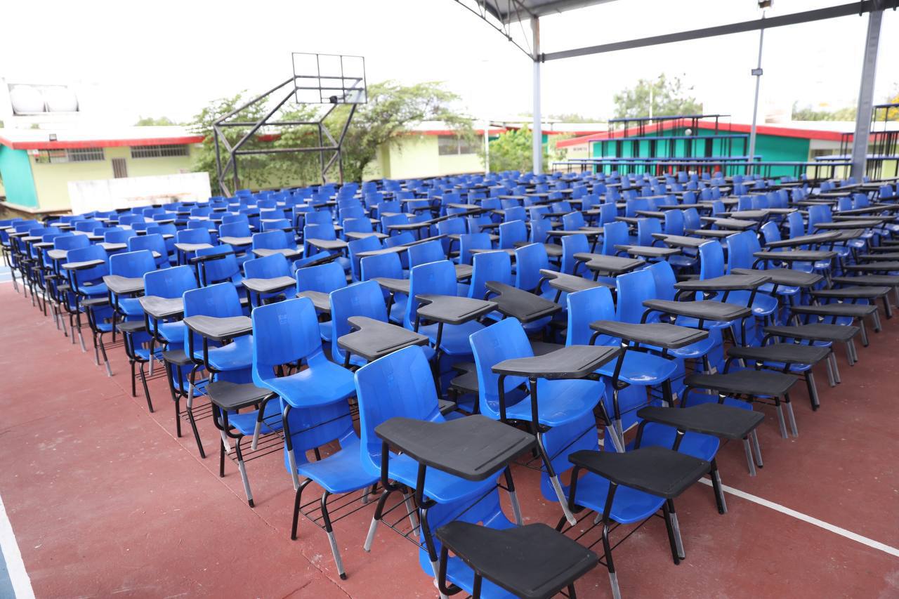 Yucatán equipa con nuevo mobiliario a 22 escuelas públicas de Mérida