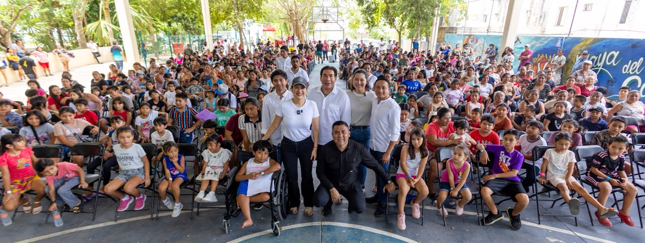 Niñeces de Playa del Carmen y Puerto Aventuras reciben mochilas para el regreso a clases