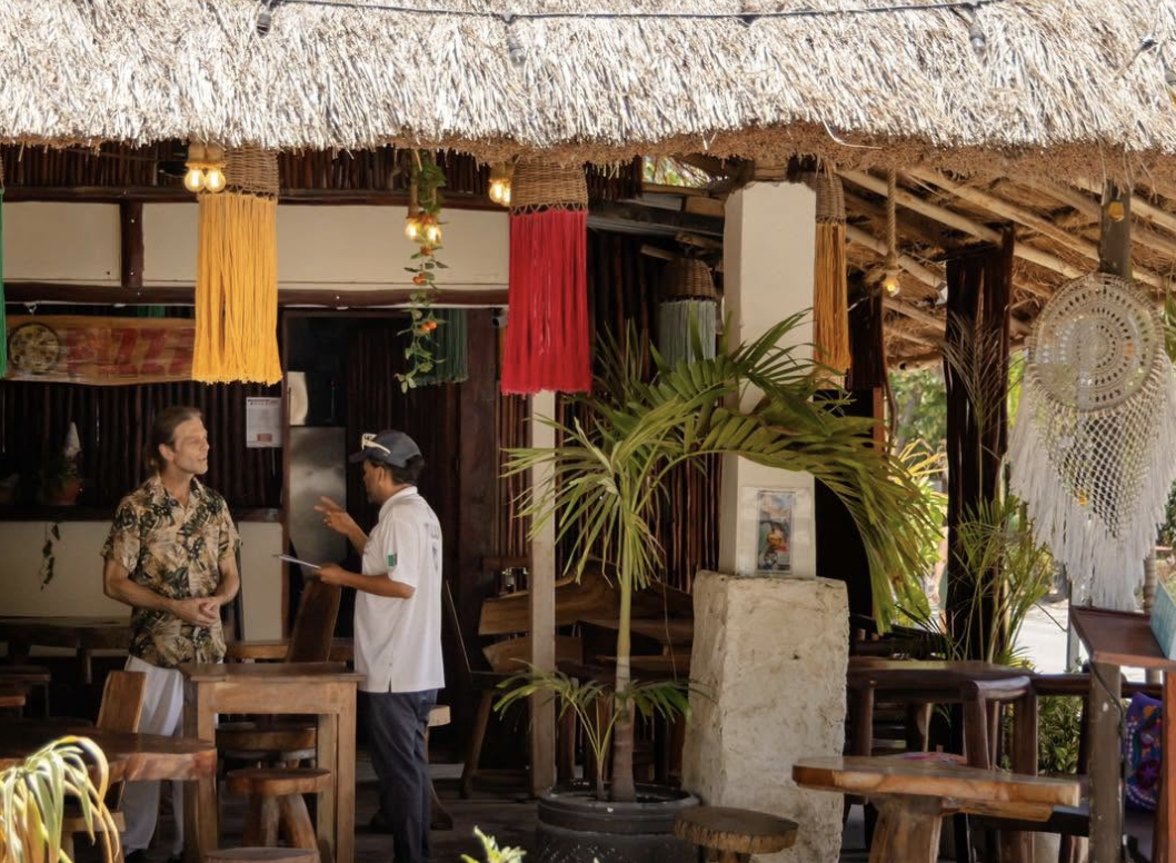Tras denuncias por extorsión, separan del cargo al titular de la Coordinación de Protección contra Riesgos Sanitarios en Tulum