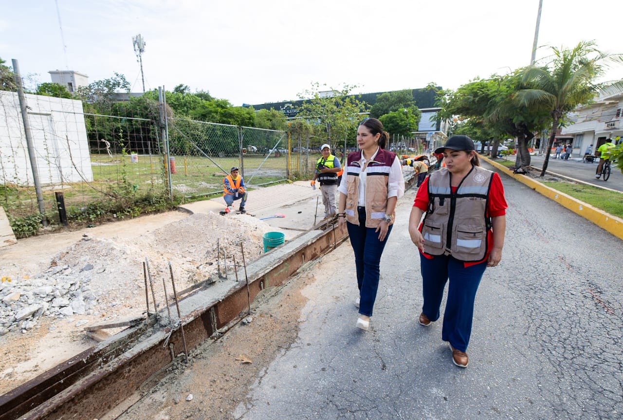 Estefanía Mercado supervisa avance de la remodelación de la avenida 10, en Playa del Carmen