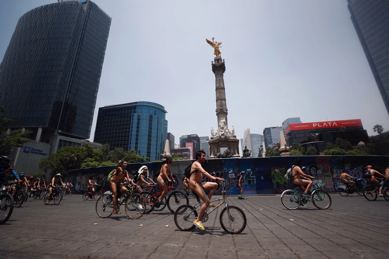 La Jornada Maya | Nacional | Efe | Personas desnudas en Ciudad de México  protestan para promover el uso de bicicletas