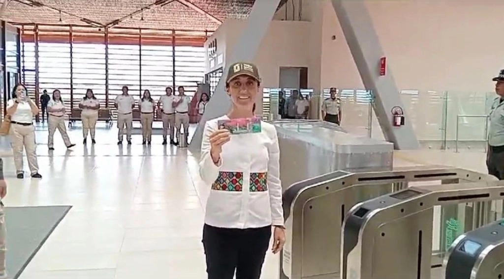 Claudia Sheinbaum recorre último tramo del Tren Maya en gira por aniversario