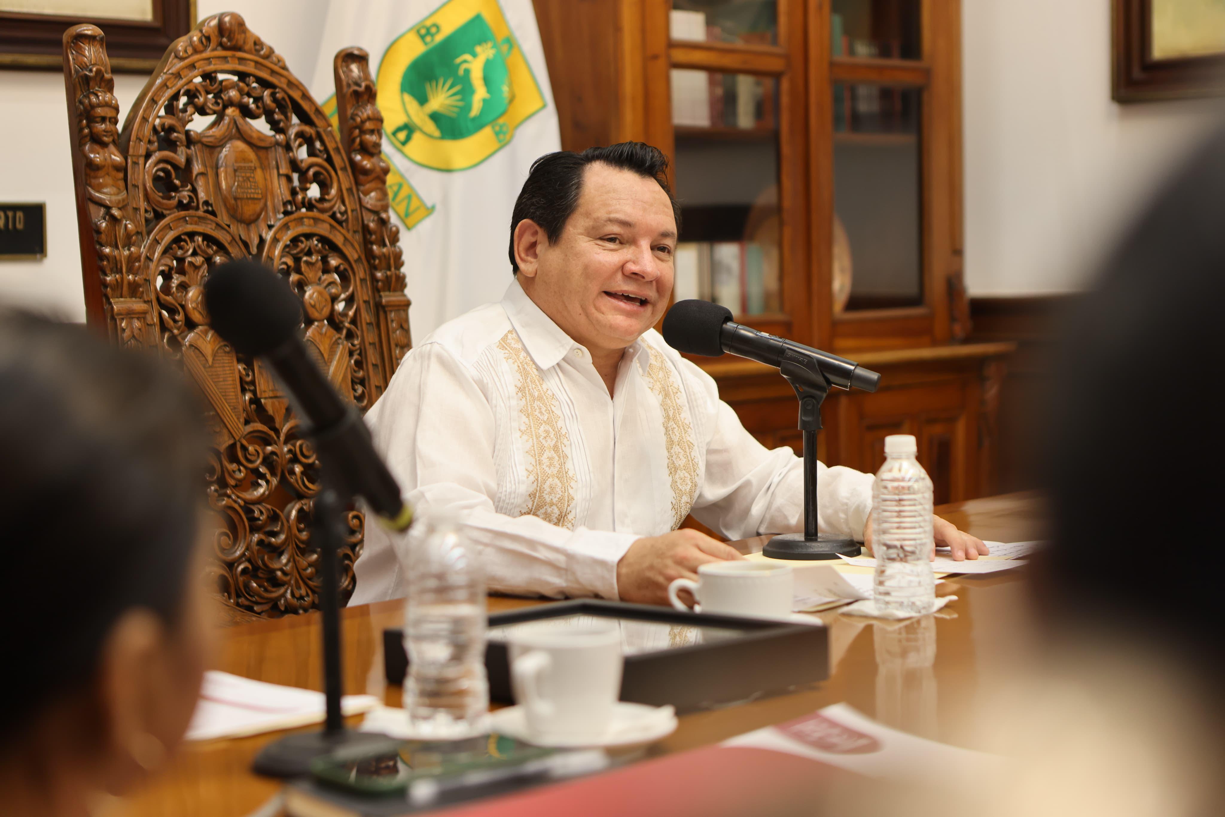 Joaquín Díaz Mena entrega el Premio Estatal de Pesca y Acuacultura Ejemplar 2024 en Yucatán