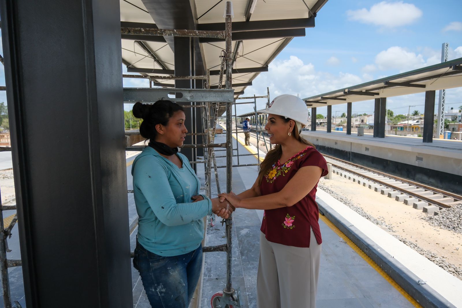 Mara Lezama supervisa obras de la estación del Tren Maya en Chetumal