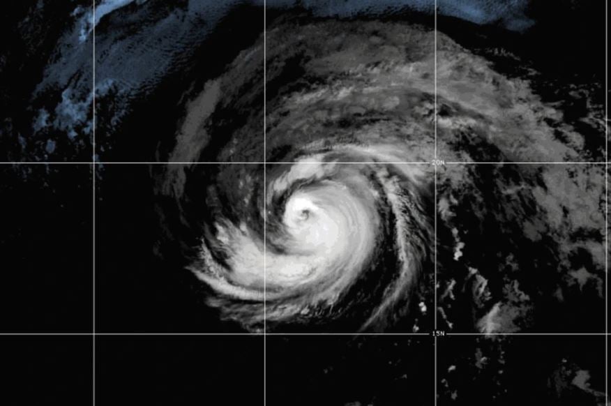 Fausto se fortalece a huracán categoría 2 y se espera acercamiento a las islas de Hawai