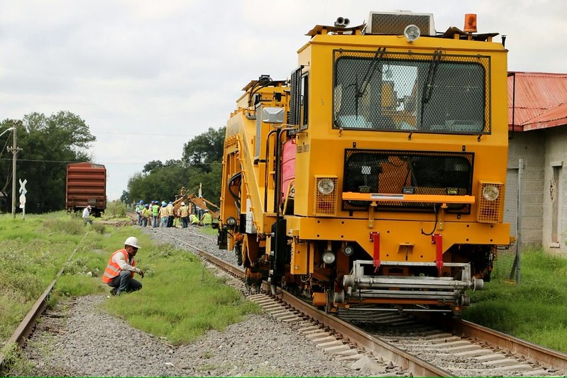Pese a la crisis, Tren Maya generará miles de empleos: AMLO