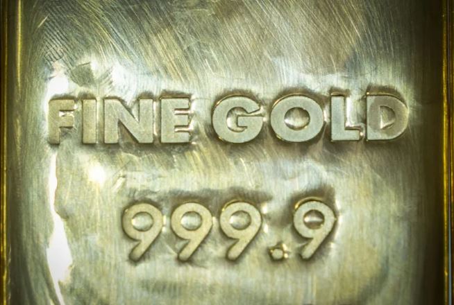 El precio del oro roza los 5 mil 600 dólares ante las amenazas de Trump contra Irán