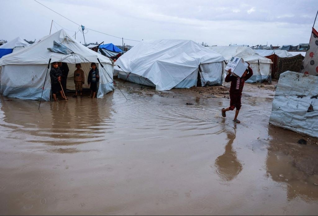 Gaza enfrenta nueva crisis: Tormenta polar ‘Byron’ deja 10 muertos y derrumbes de edificios dañados