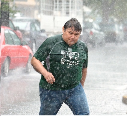 Lluvias por humedad y vaguada seguirán este lunes en Yucatán