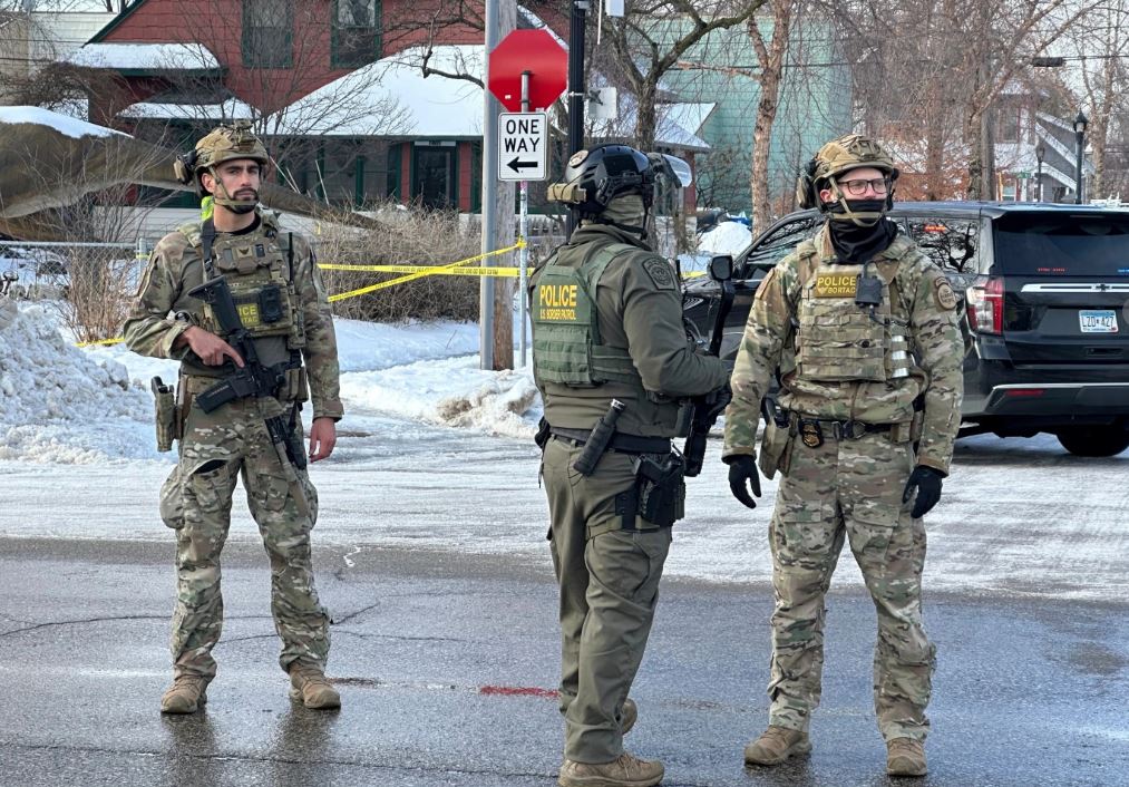 Juez de EU prohíbe a ICE utilizar datos tributarios para localizar inmigrantes