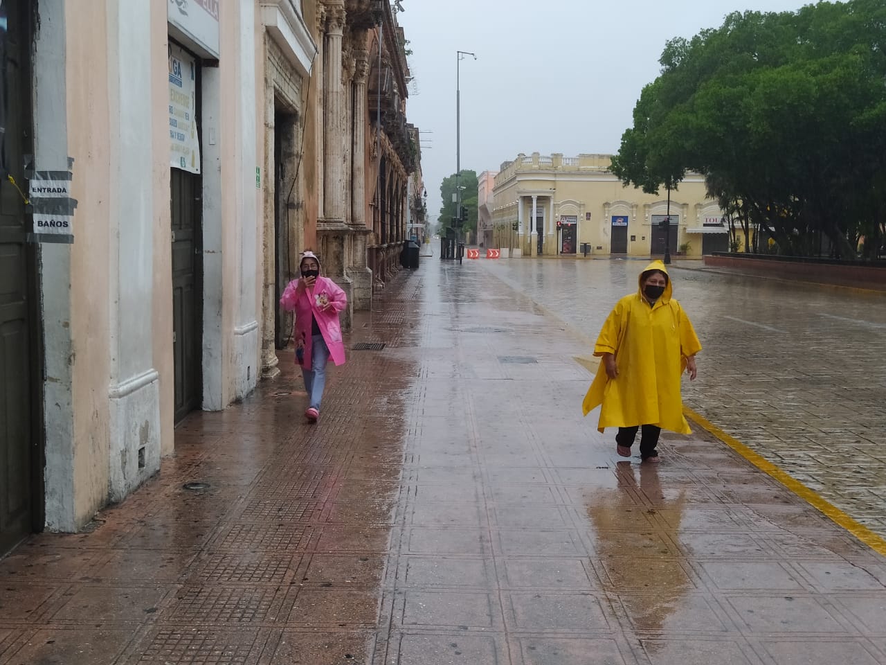 'Delta', con efecto de tormenta tropical a su paso por la capital yucateca