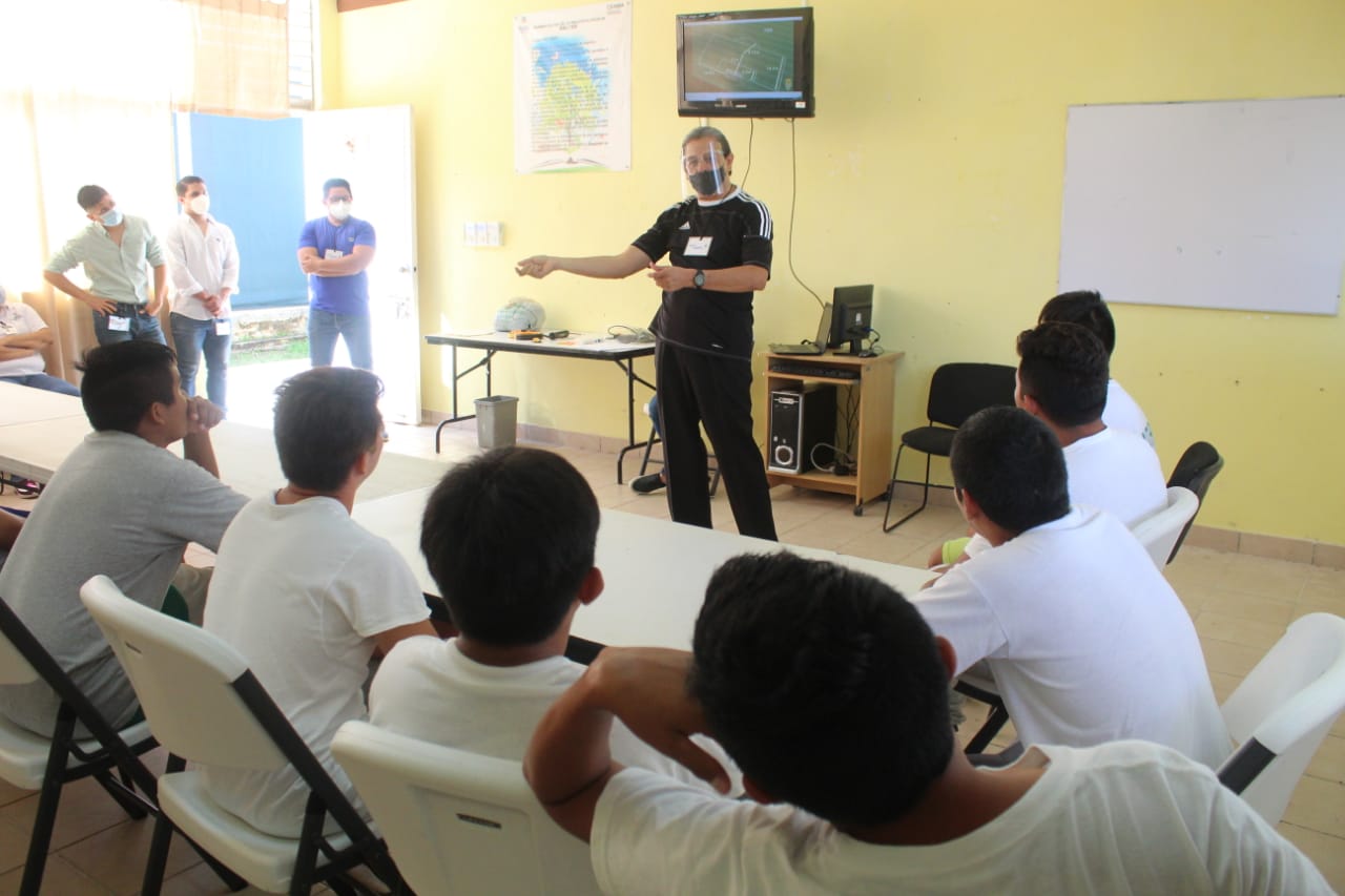 Jóvenes del Ceama reciben capacitación del Idey