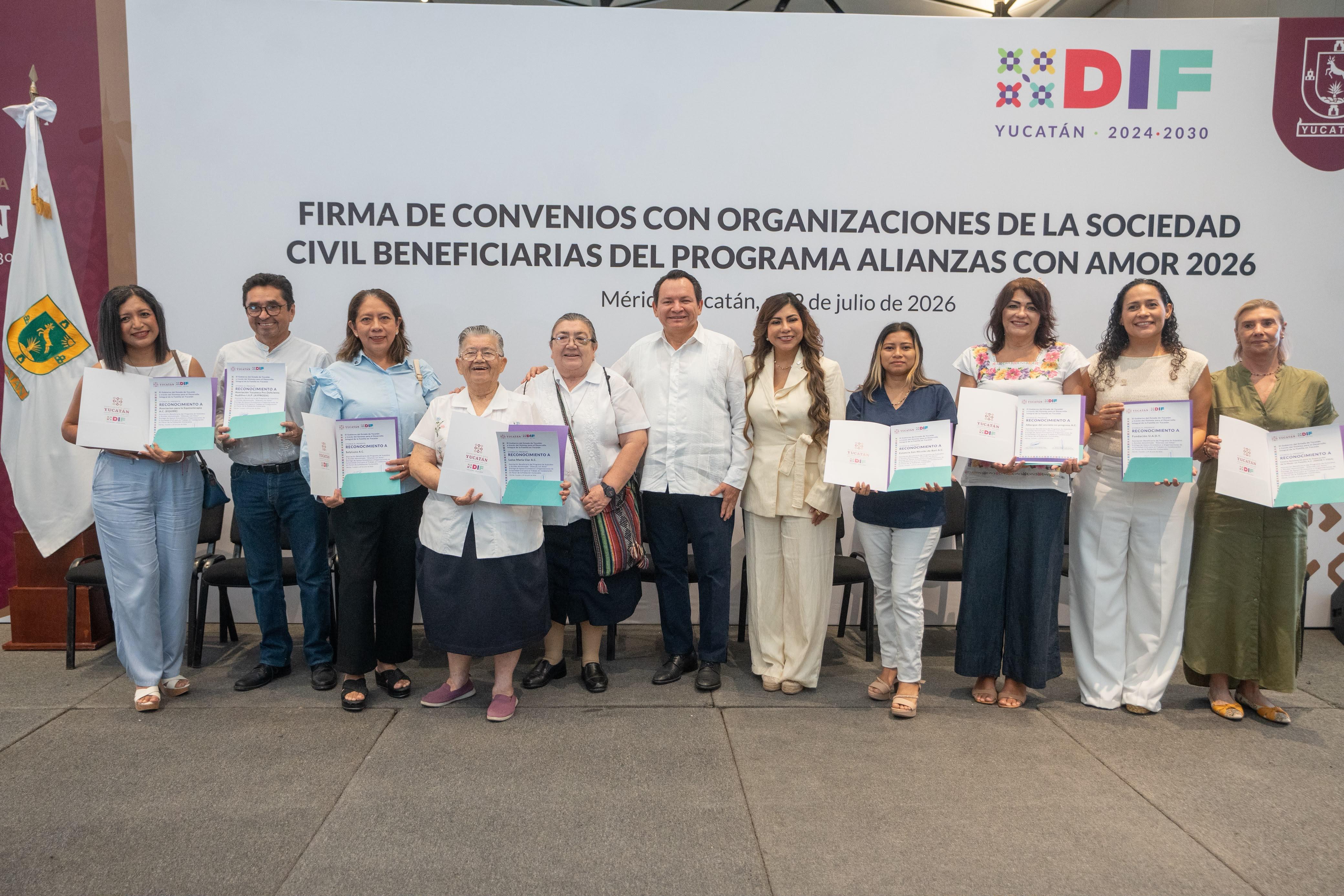 Entregan 27.6 mdp a organizaciones civiles altruistas de Yucatán 