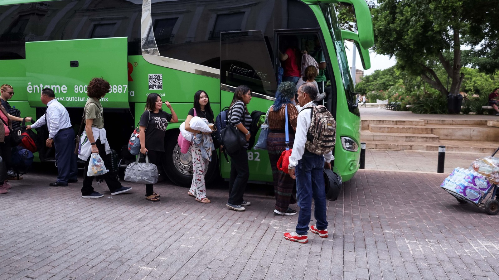 Apoyan a 39 jóvenes yucatecos para presentar examen de control a la UNAM en CDMX
