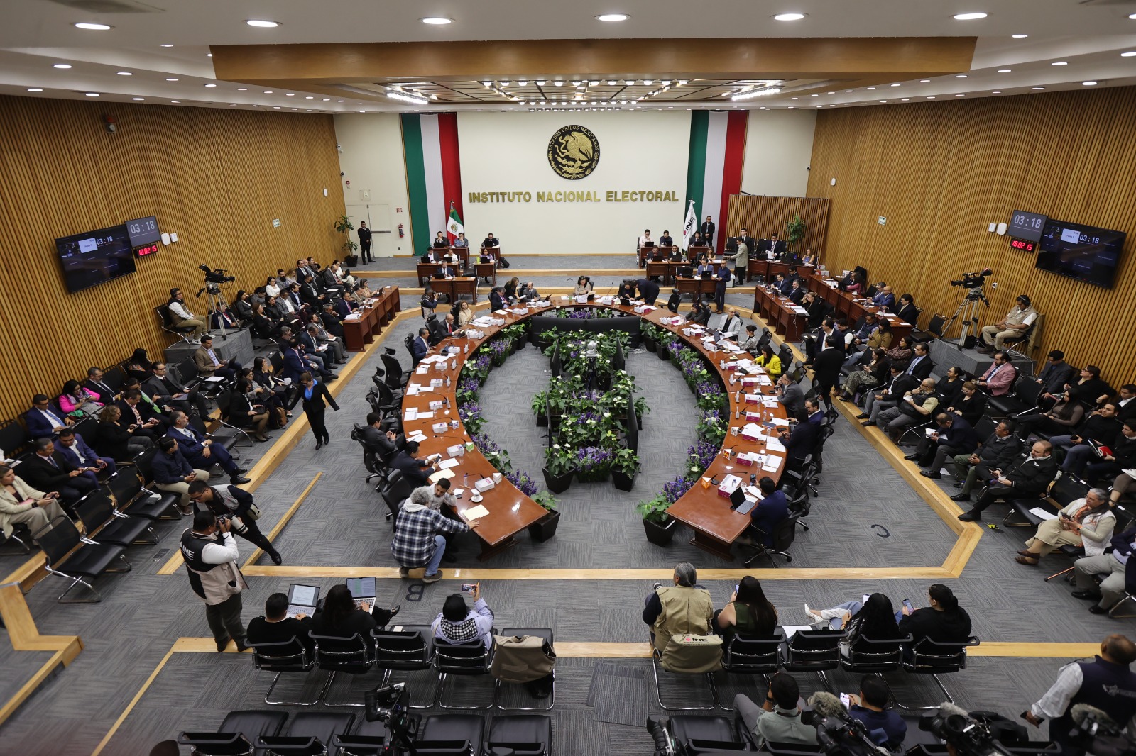 Renovar al INE, a contrarreloj
