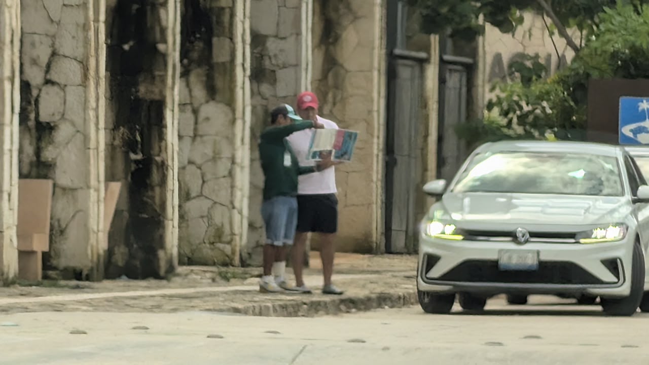 Comerciantes de Tulum exigen regular a ''jaladores'' en el Parque del Jaguar