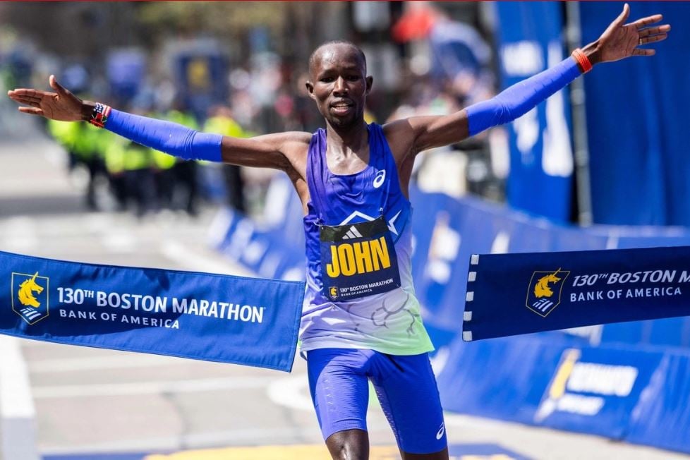 John Korir rompe récord del Maratón de Boston con marca histórica