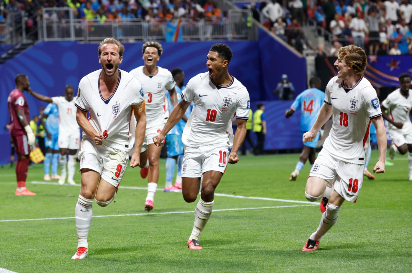 Inglaterra enfrentará a México en octavos de final tras remontar al Congo 2-1