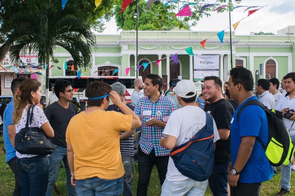 Adrián Gorocica se registra como aspirante a diputado local