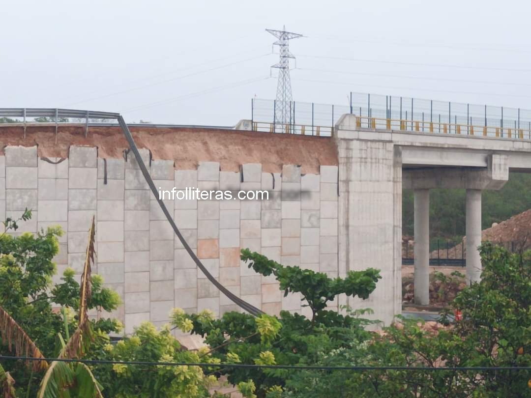 Reportan desprendimiento de placas de concreto en elevado del Tren Maya en Maxcanú