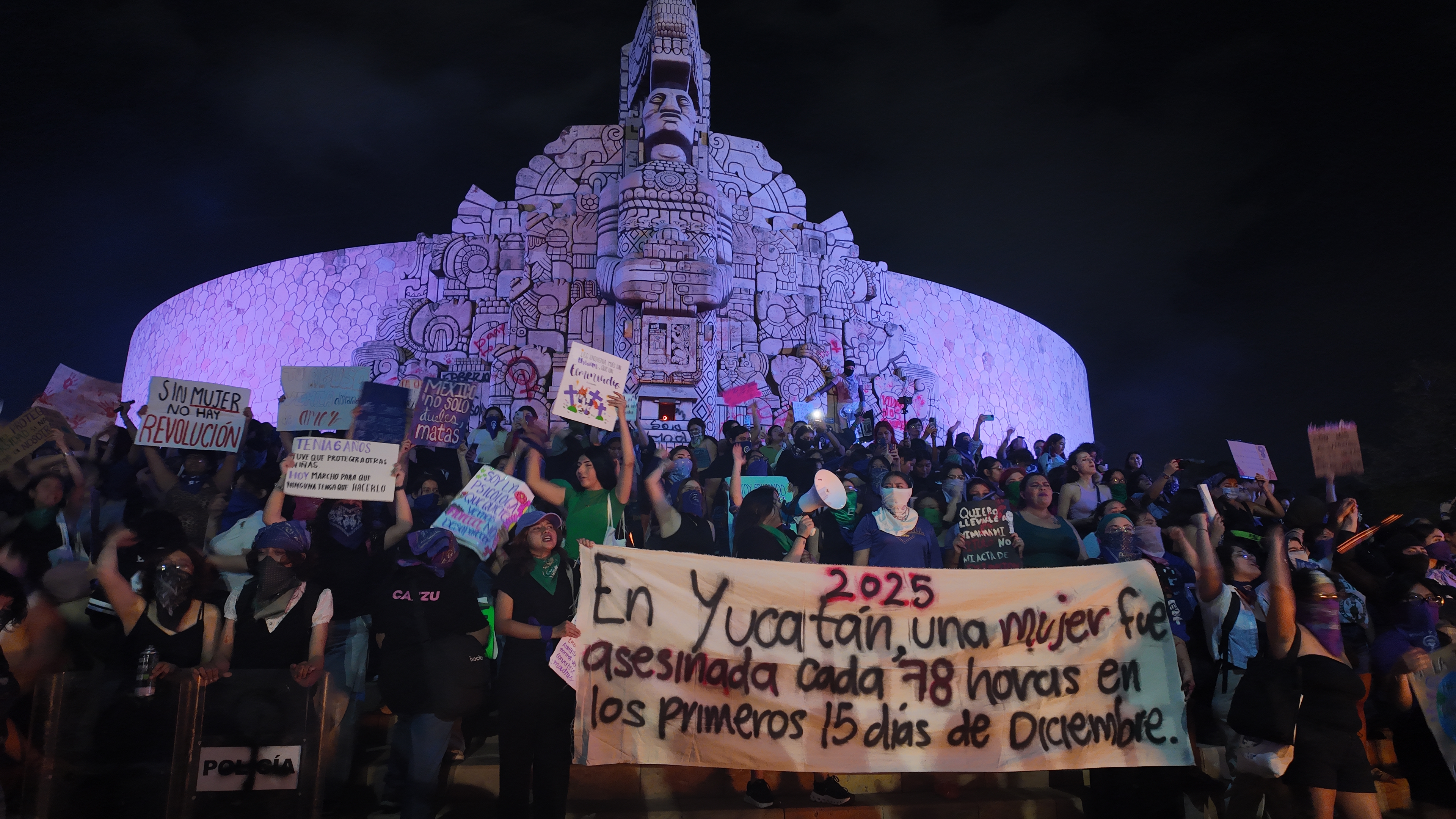 Miles de mujeres protestan contra la violencia en Mérida, Yucatán