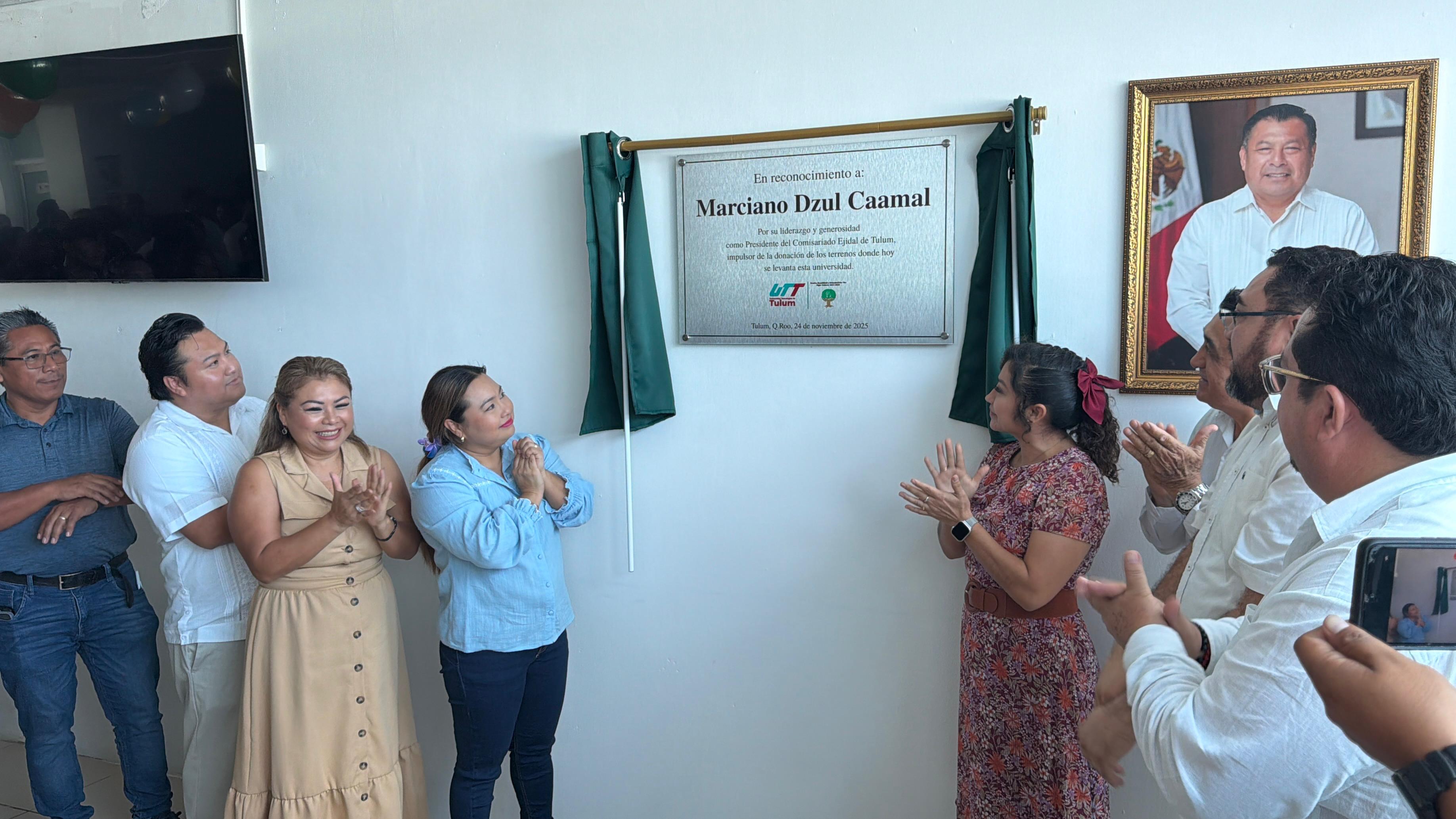 Universidad Tecnológica de Tulum devela placa en memoria de Marciano Dzul Caamal