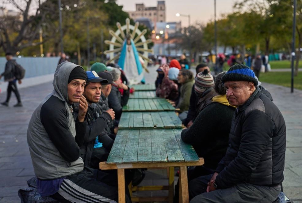 La pobreza vuelve a subir en Argentina bajo el gobierno de Milei; afecta a 15 millones de personas