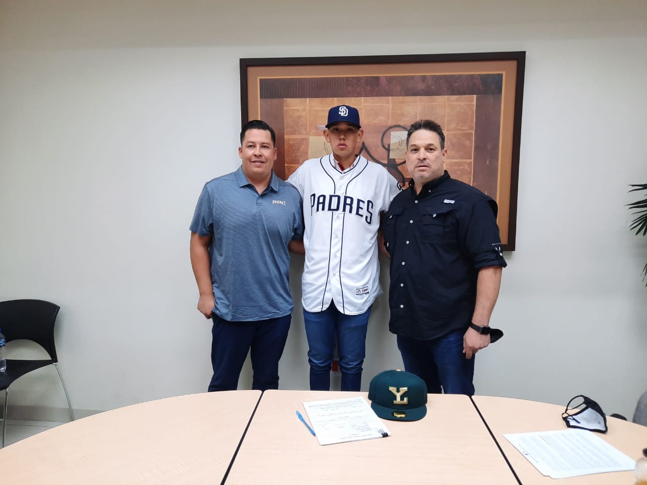 José Luis Reyes firma con los Padres de San Diego