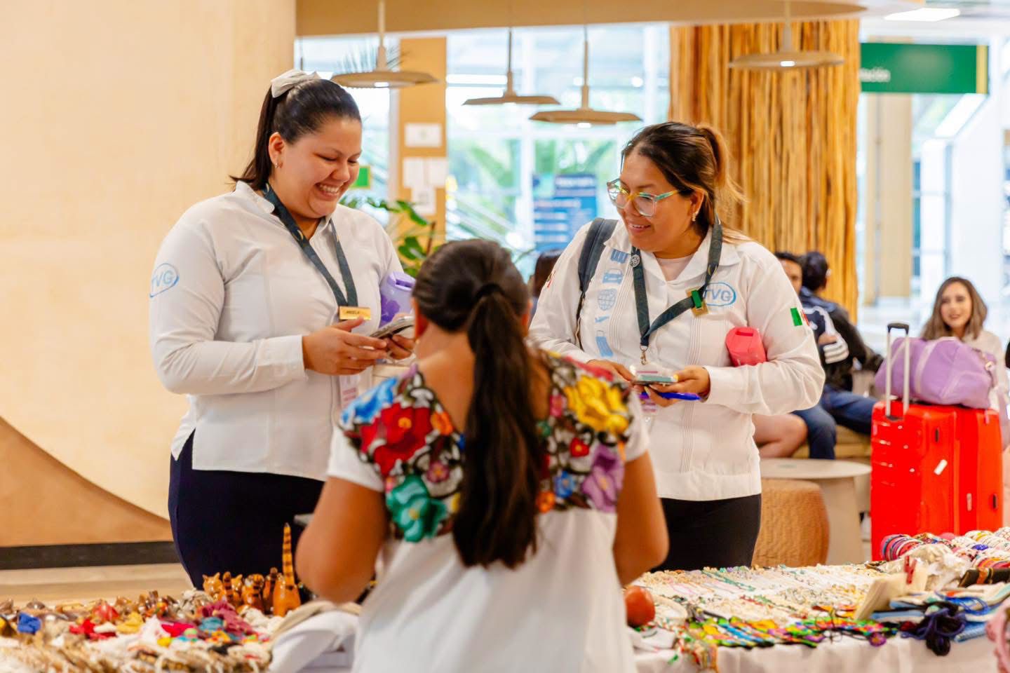Artesanos locales tienen punto de venta permanente en el Aeropuerto Internacional de Tulum