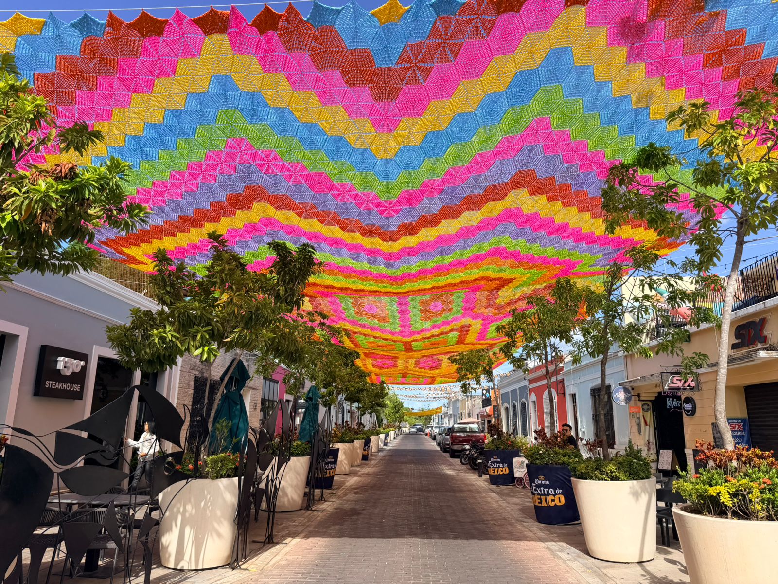 Restauranteros adornan el cielo de Paseo Gastronómico de Mérida con piezas tejidas: Fotos