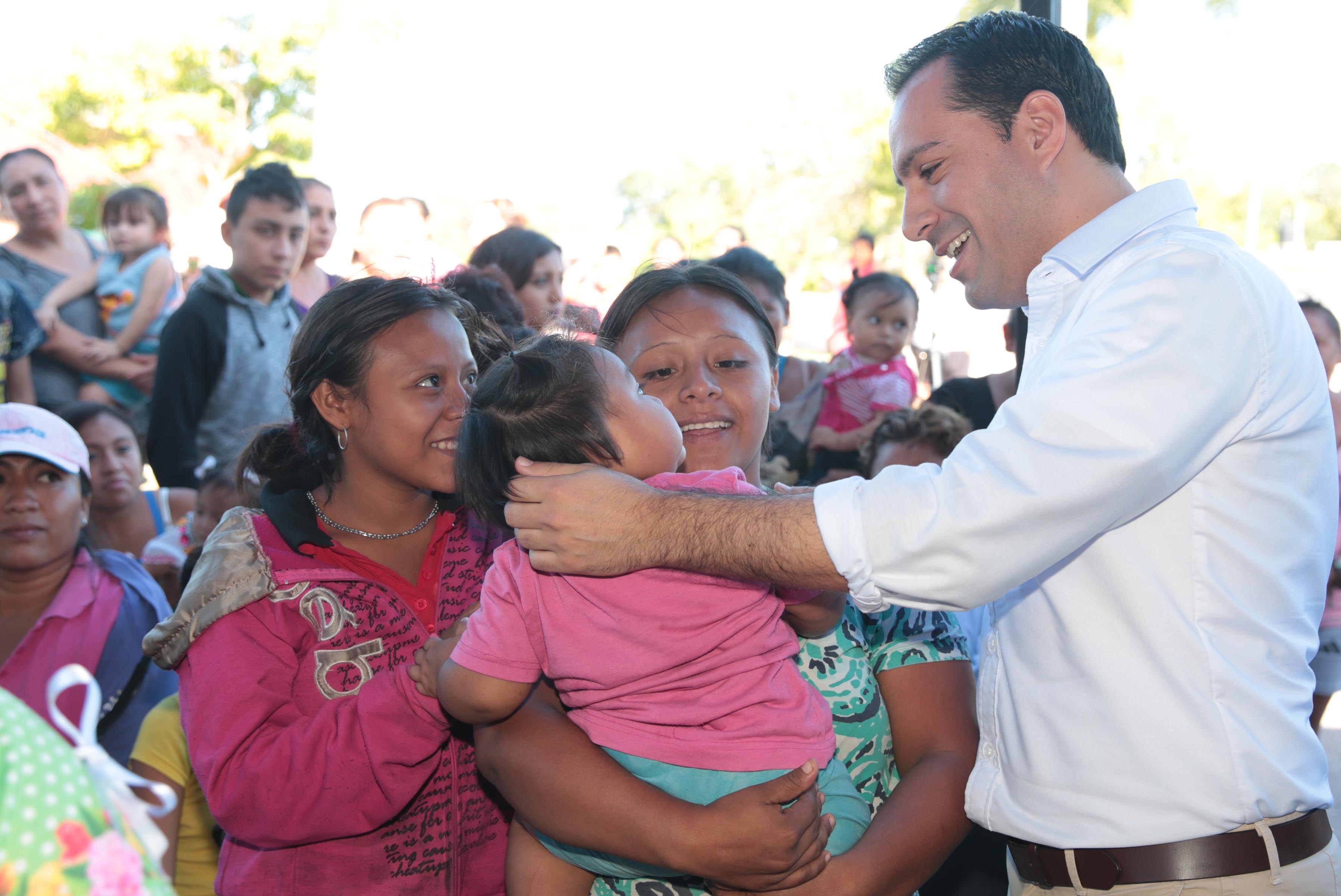 Vila Dosal encabeza reforestación en parque de Caucel