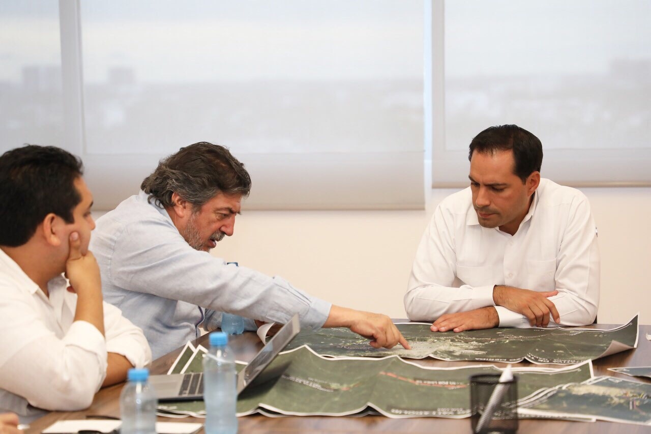 Mauricio Vila Dosal y titular de Fonatur revisan proyecto del Tren Maya