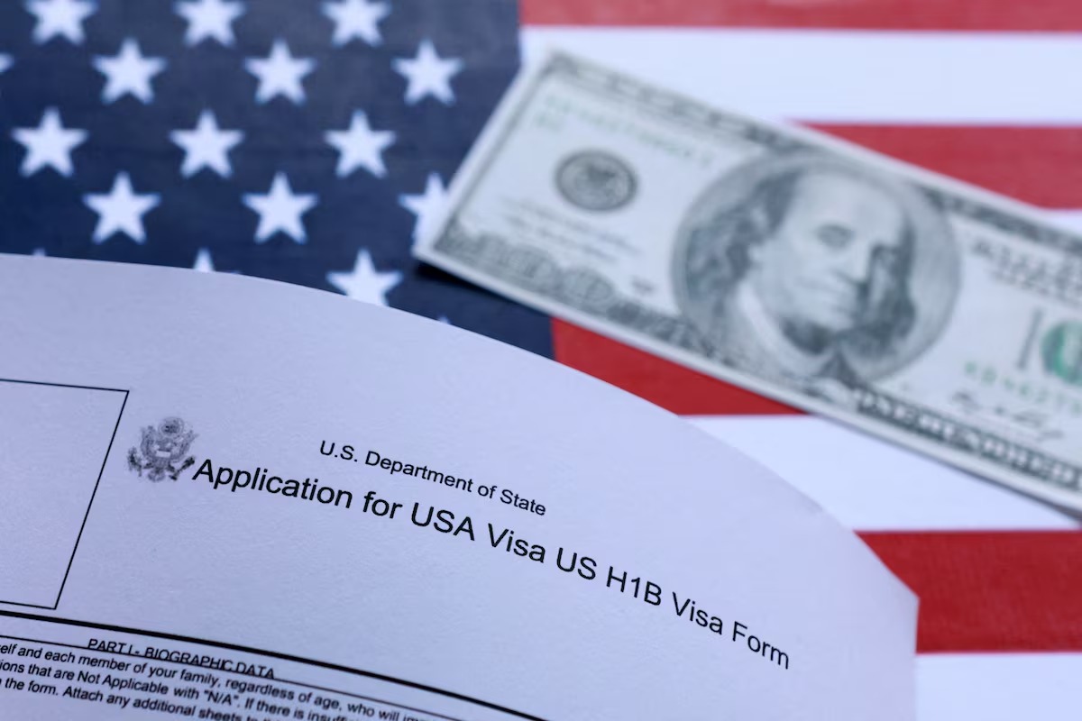 Trump propone cobrar más de 100 mil dólares por las visas de trabajo especializado en EU