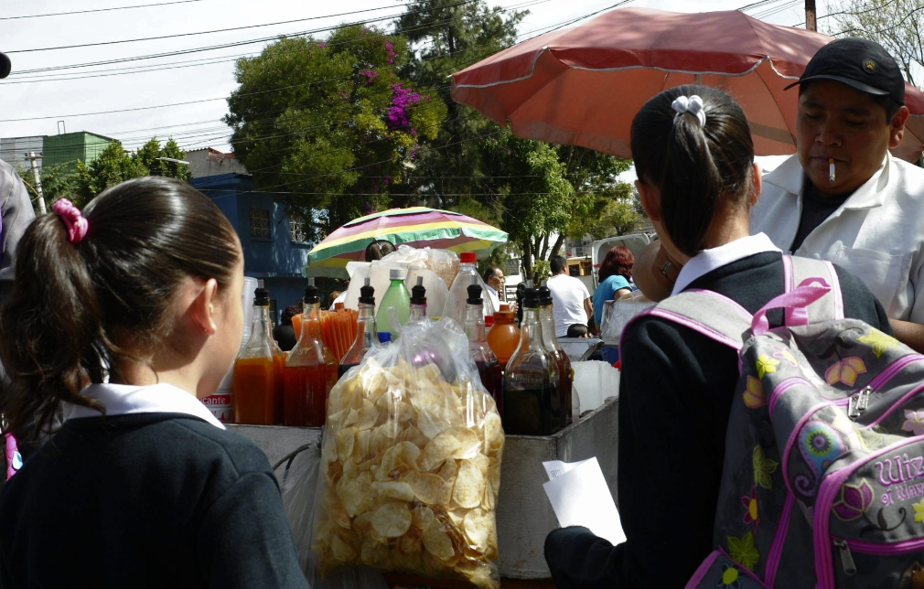 SCJN valida prohibir 'comida chatarra'' en todo el Sistema Educativo Nacional, incluidas universidades