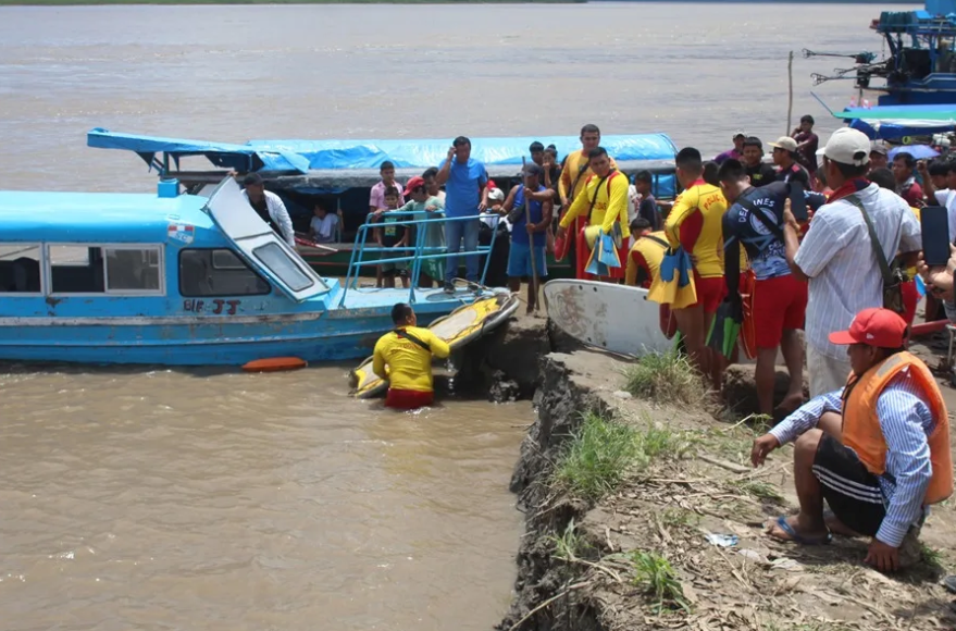 Al menos 12 muertos y 57 desaparecidos al naufragar dos embarcaciones en Amazonía peruana